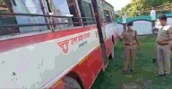 यूपी में हुए बस हादसे में मरने वालों की संख्या चार हुई